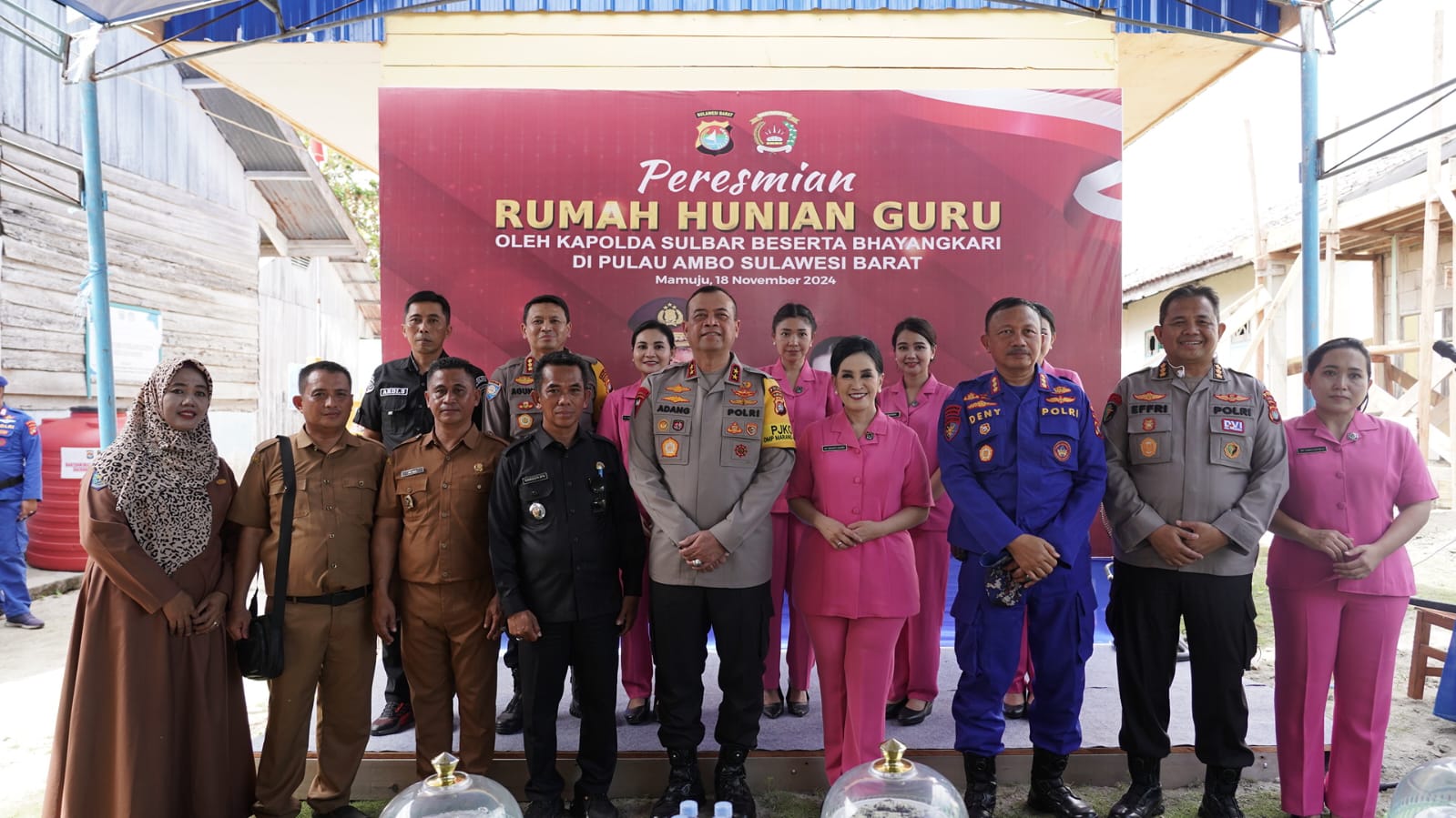 Kunjungan ke Pulau Ambo, Kapolda Sulbar dan Ketua Bhayangkari Berbagi Kebahagian