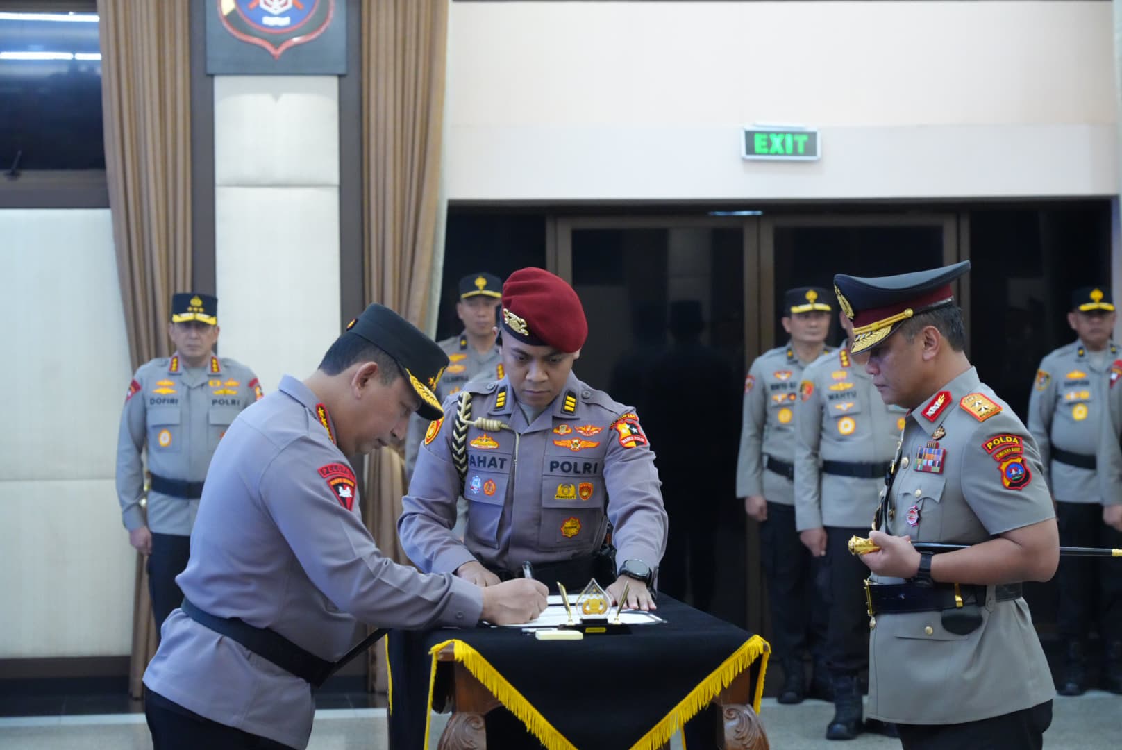 Kapolri Pimpin Sertijab Kapolda Sumbar Irjen Pol Dr. Gatot Tri Suryanta, CSFA, M.Si