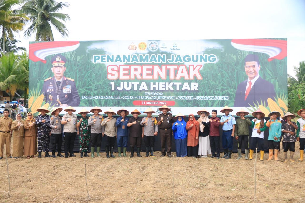 Dukung Swasembada Pangan Nasional, Kapolda Sumbar Hadiri Penanaman Jagung Serentak Satu Juta Hektar