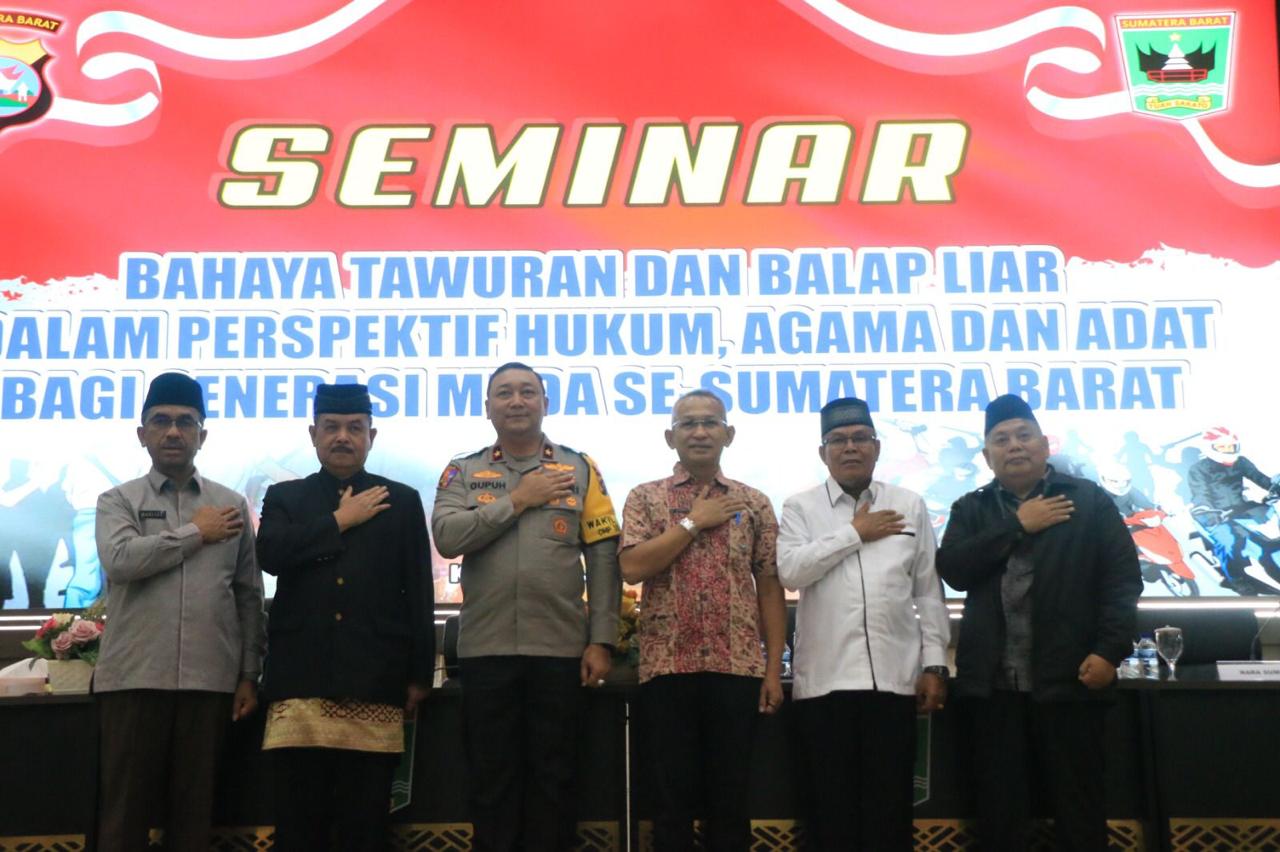 Wakapolda Sumbar Buka Seminar Bahaya Tawuran Dan Balap Liar Dalam Prespektif Hukum Agama dan Adat Bagi Generasi Muda Se- Sumbar