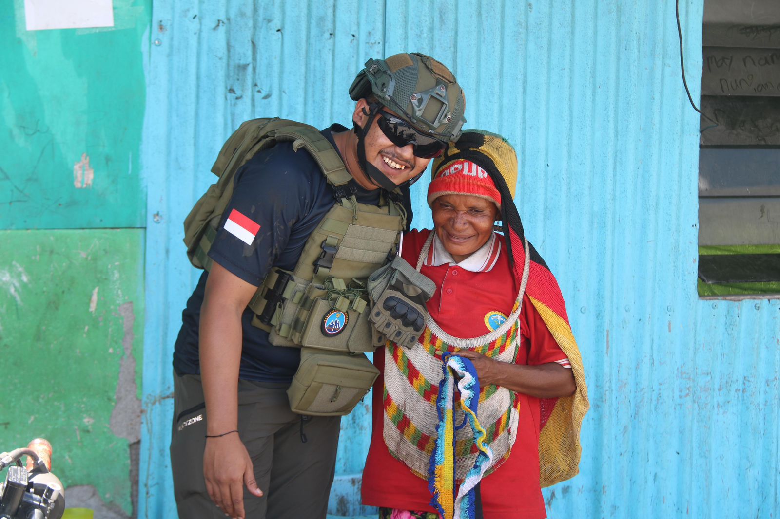 Memahami Pentingnya Peran Ibu Sebagai Pendidik Anak-Anak dalam Keluarga, Personel Ops Damai Cartenz Melaksanakan Pendekatan Dengan Mama-mama Papua