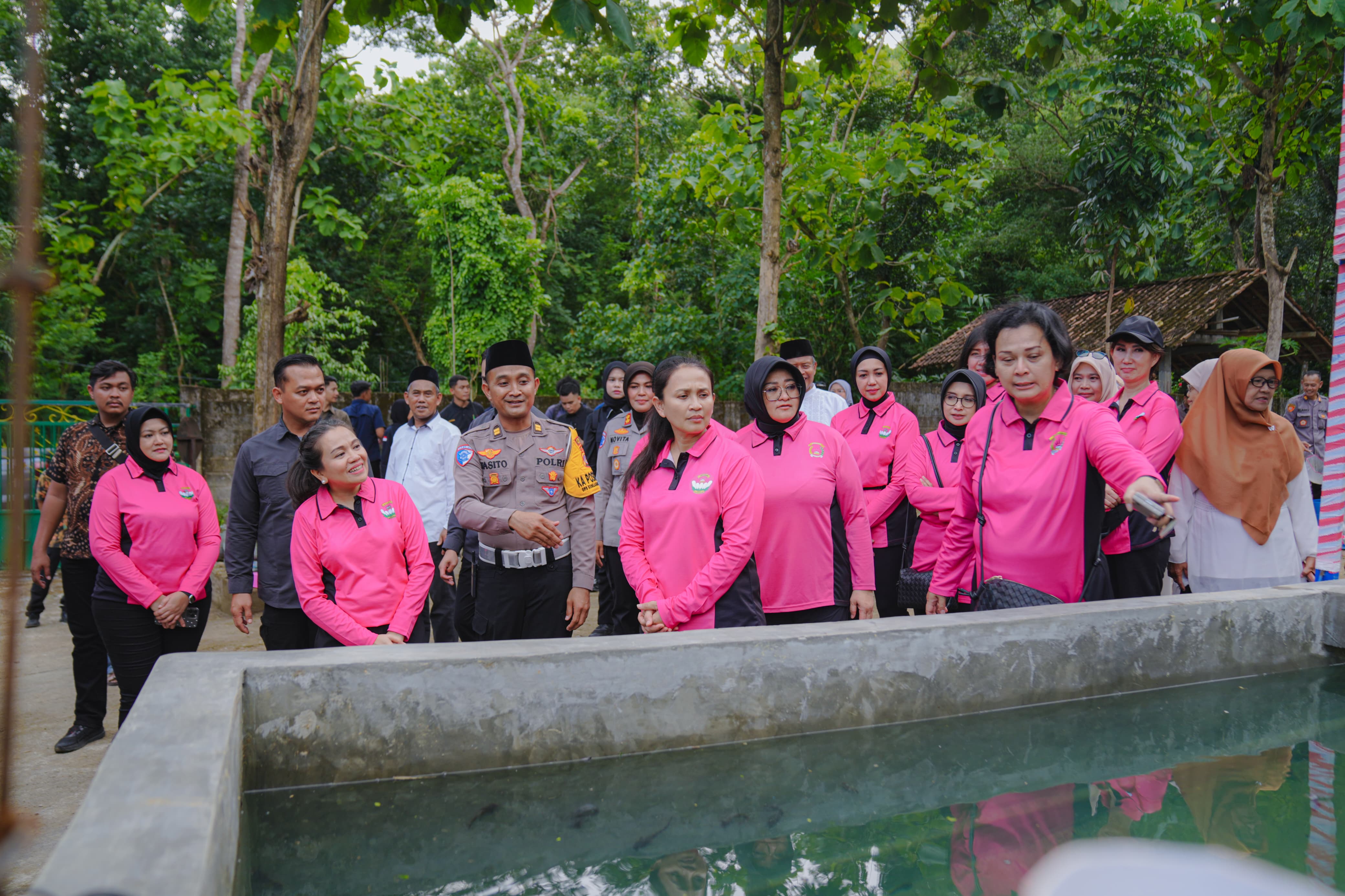 Yayasan Kemala Bhayangkari Gelar Bakti Sosial Sekaligus Kegiatan Dukung Ketahanan Pangan