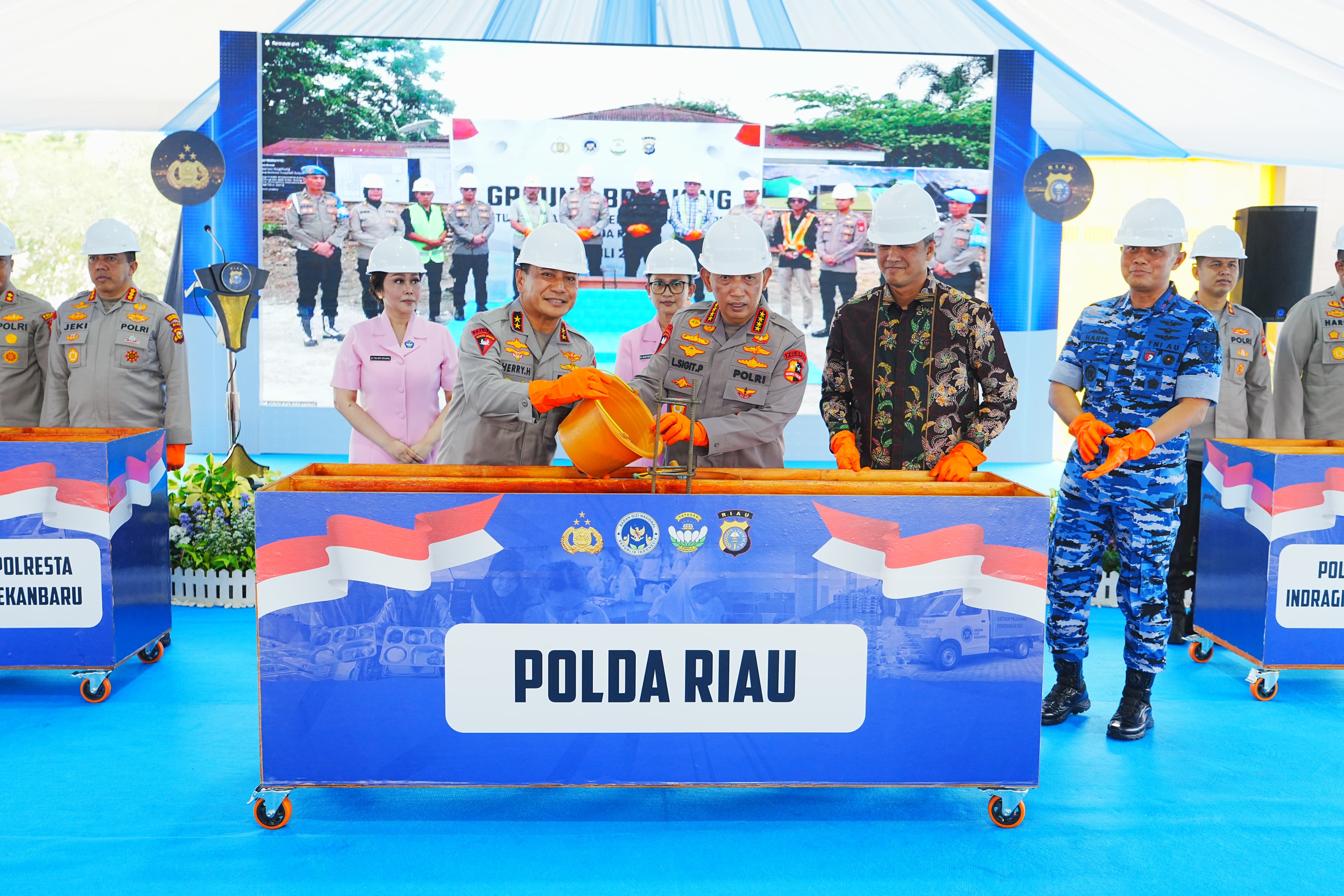 Dukung Penuh Program MBG, Kapolri Hadiri Groundbreaking 9 SPPG Polda Riau 